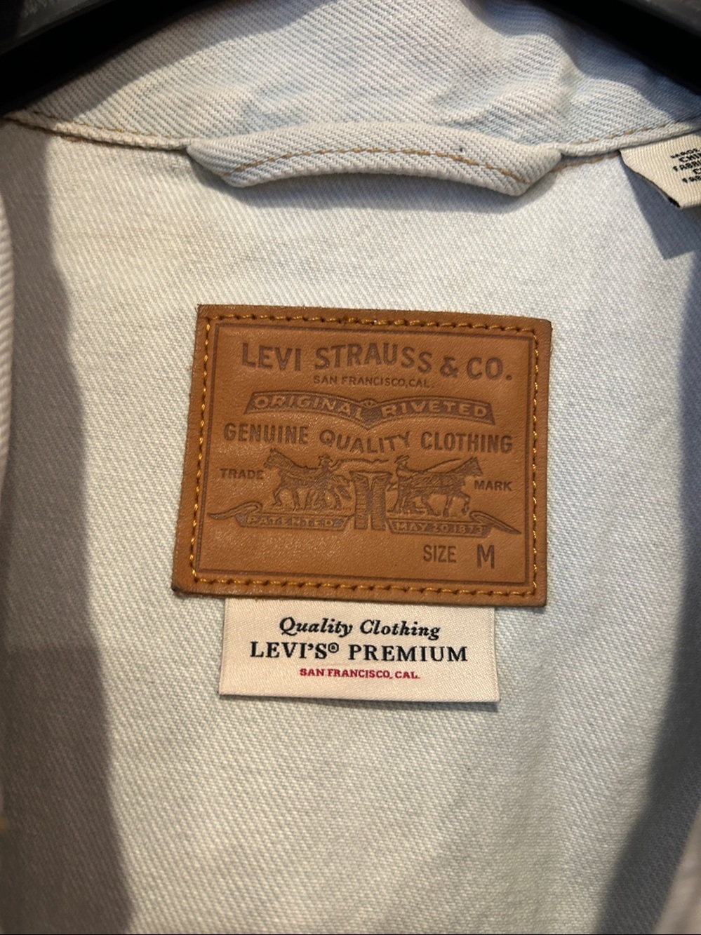 Levi's Light Wash Women's Denim Jacket - Picture 2 of 3